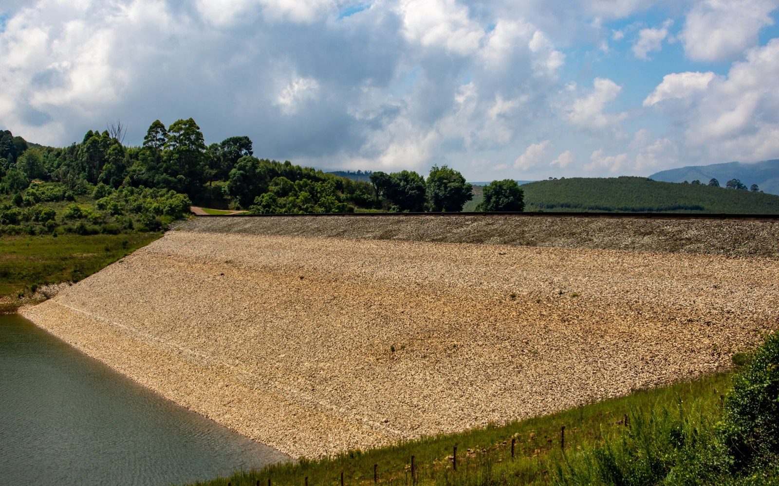 Photograph accompanying A Dam That Stores Nothing